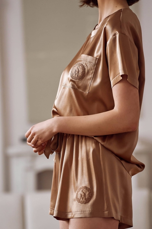 jedwabny komplet do spania, elegancka piżama jedwabna, prezent dla niej, ekskluzywny prezent dla kobiety, piżama damska jedwabna, spodenki i koszulka do spania, jedwab do spania, piżama damska.jpeg