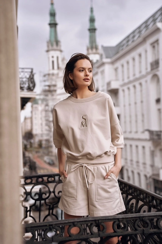 elegancki dres damski na lato, letni dres damski, dres damski premium,dres damski z krótkimi spodenkami, dres damski krótki rękaw,szorty damskie dresowe.jpg