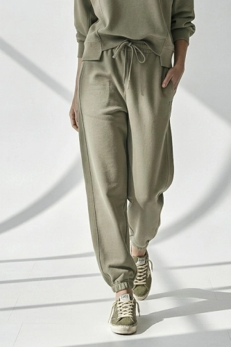 SOHO OLIVE SPODNIE dresowe z przeszyciami  jasna oliwka 