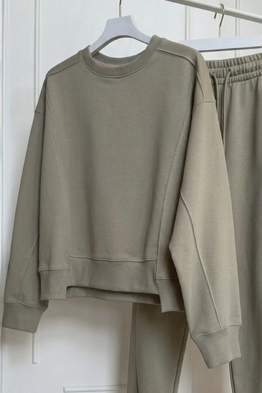 SOHO jasna oliwka komplet dresowy,wygodny dres,wygodny dres bluza i spodnie,bluza dresowa,spodnie dresowe,.jpg